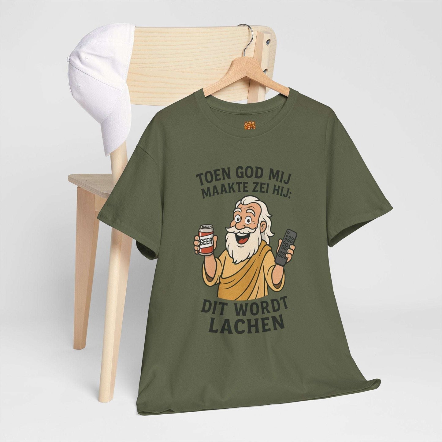 humor shirt toen god mij maakten zei hij Military Green hangend aan stoel