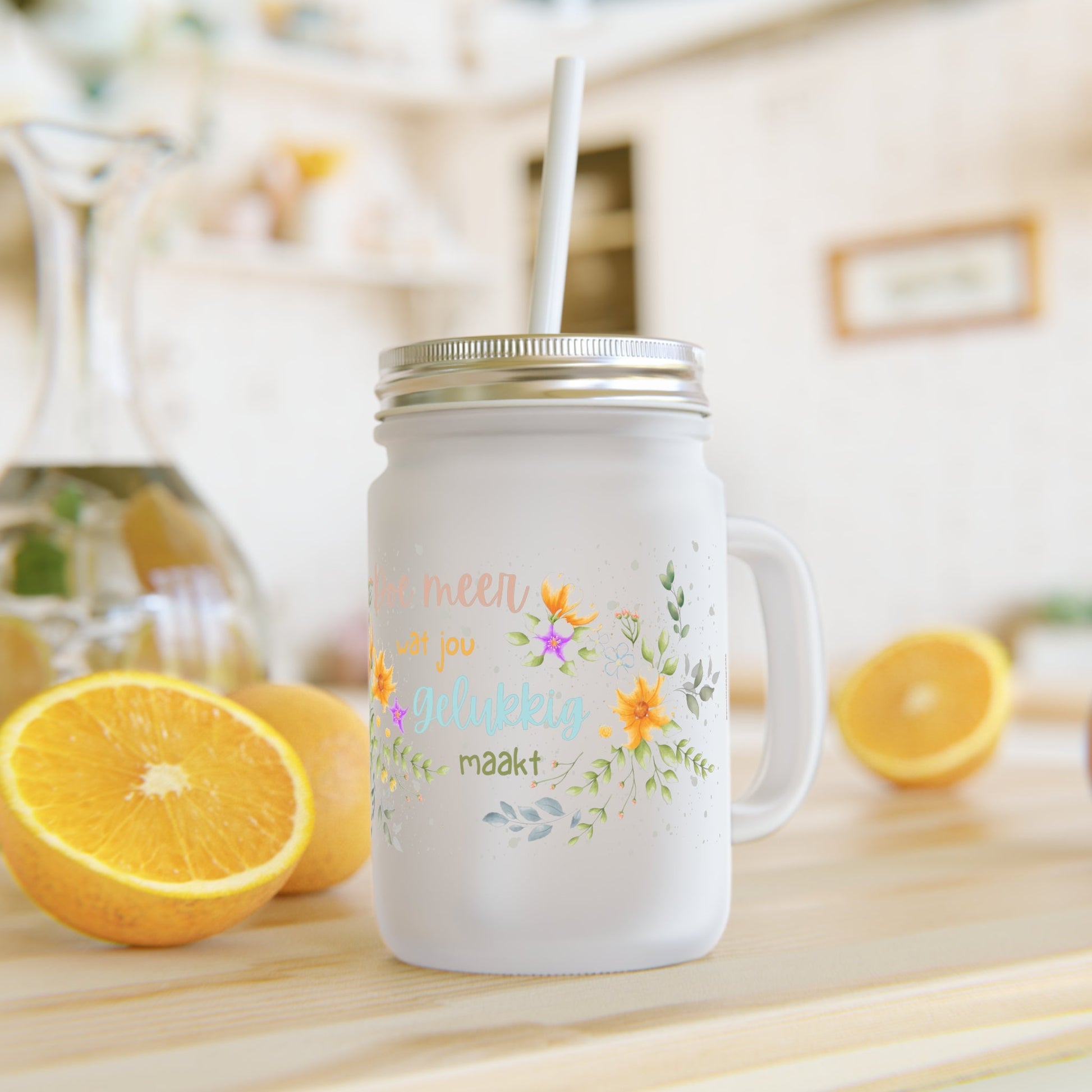 Mason Jar Drinkglas – Doe Meer Wat Jou Gelukkig Maakt – 350 ml – Mat Glas met Deksel & Rietje Printify