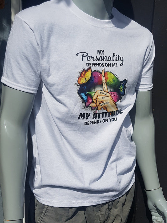 Wit Uniseks Katoenen Shirt met Handbedrukte Vinyl Afbeelding en Inspirerende Tekst
