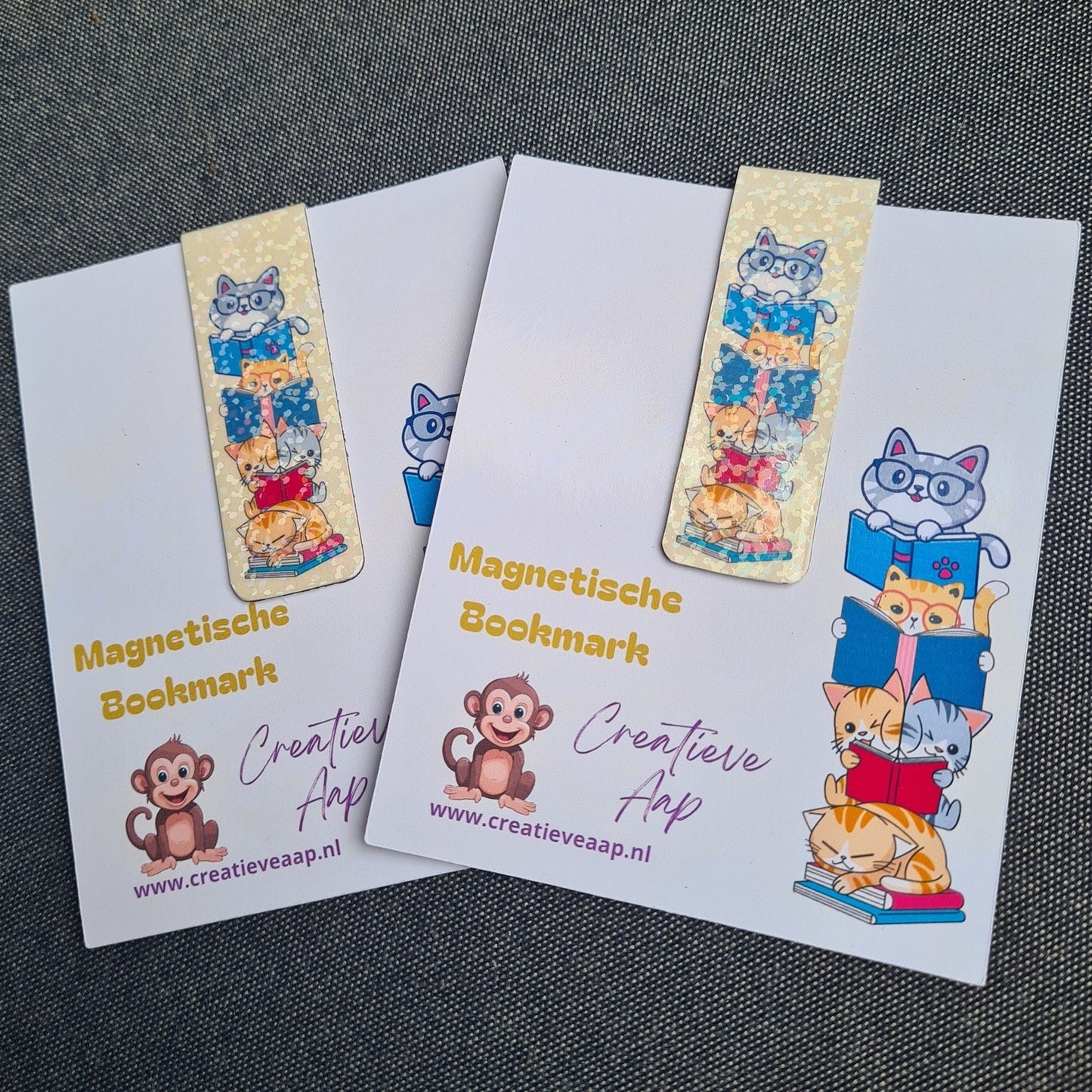 Magnetische Bookmark - Kitties Reading Tower: holografisch - Super Kawaii