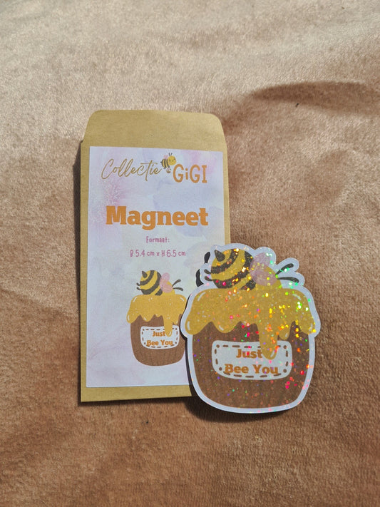 GiGi Magneetje - Bij in Honingpot - 'Just Bee Yourself' - 5,4 x 6,5 cm - Kawaii Bezige Bij Collectie