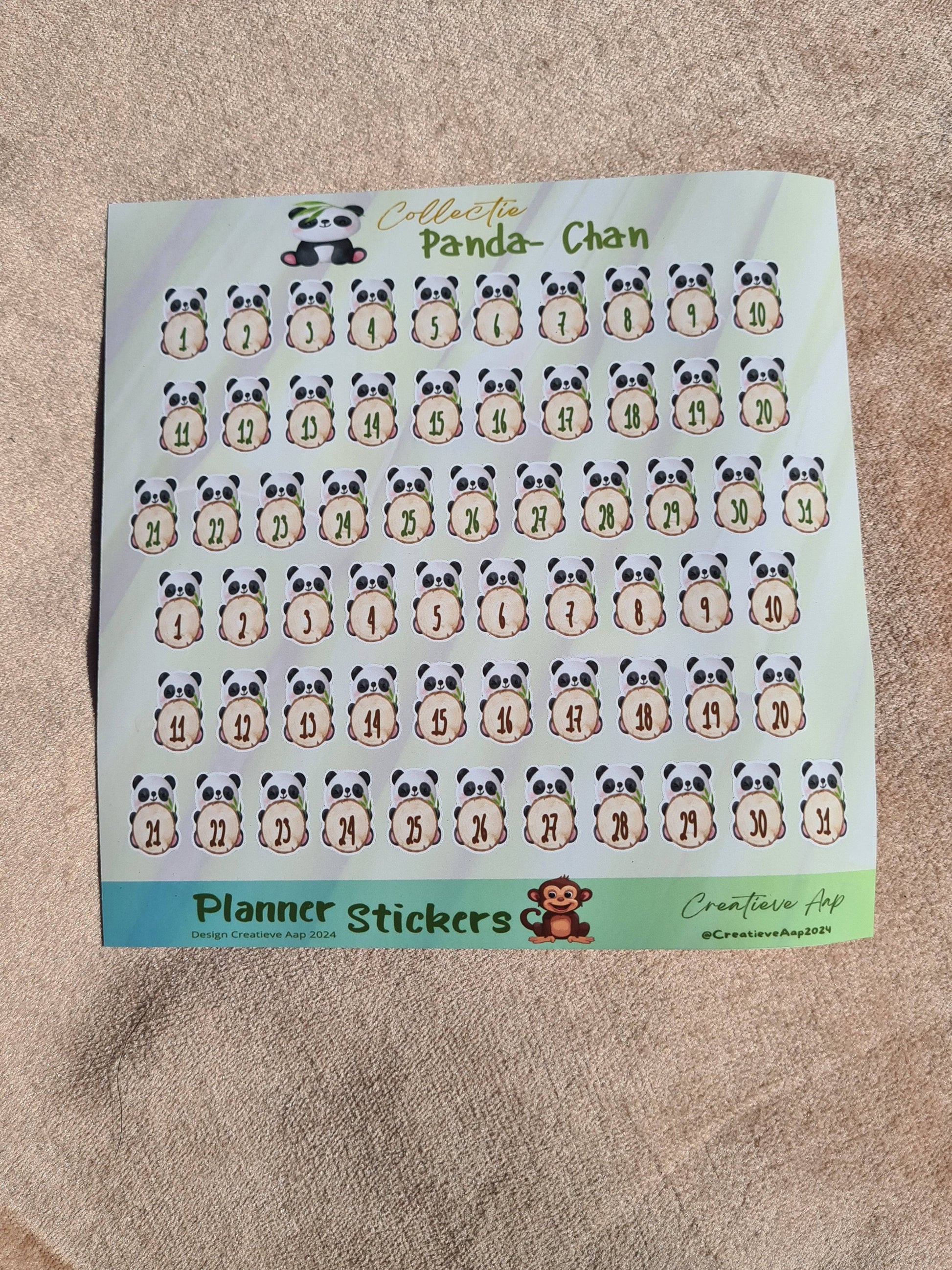 Planner stickers uit de Collectie Panda-Chan met kalender thema, groot vel formaat 16,5 x 16,5 cm, 62 stickers per vel.