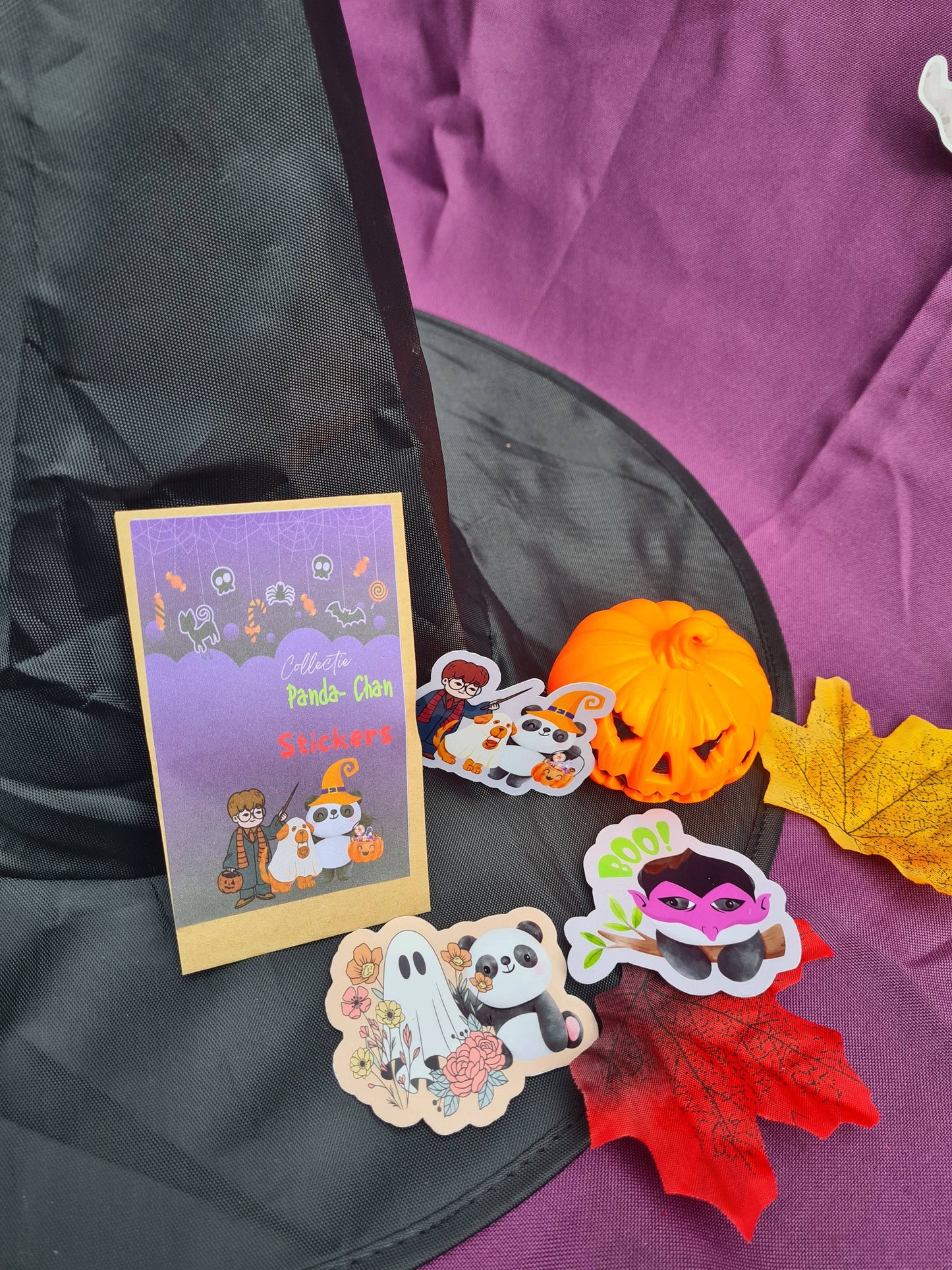 Vinylstickerset Collectie Panda-Chan met Halloween-thema, schattige panda en spook stickers, formaat 6 cm.