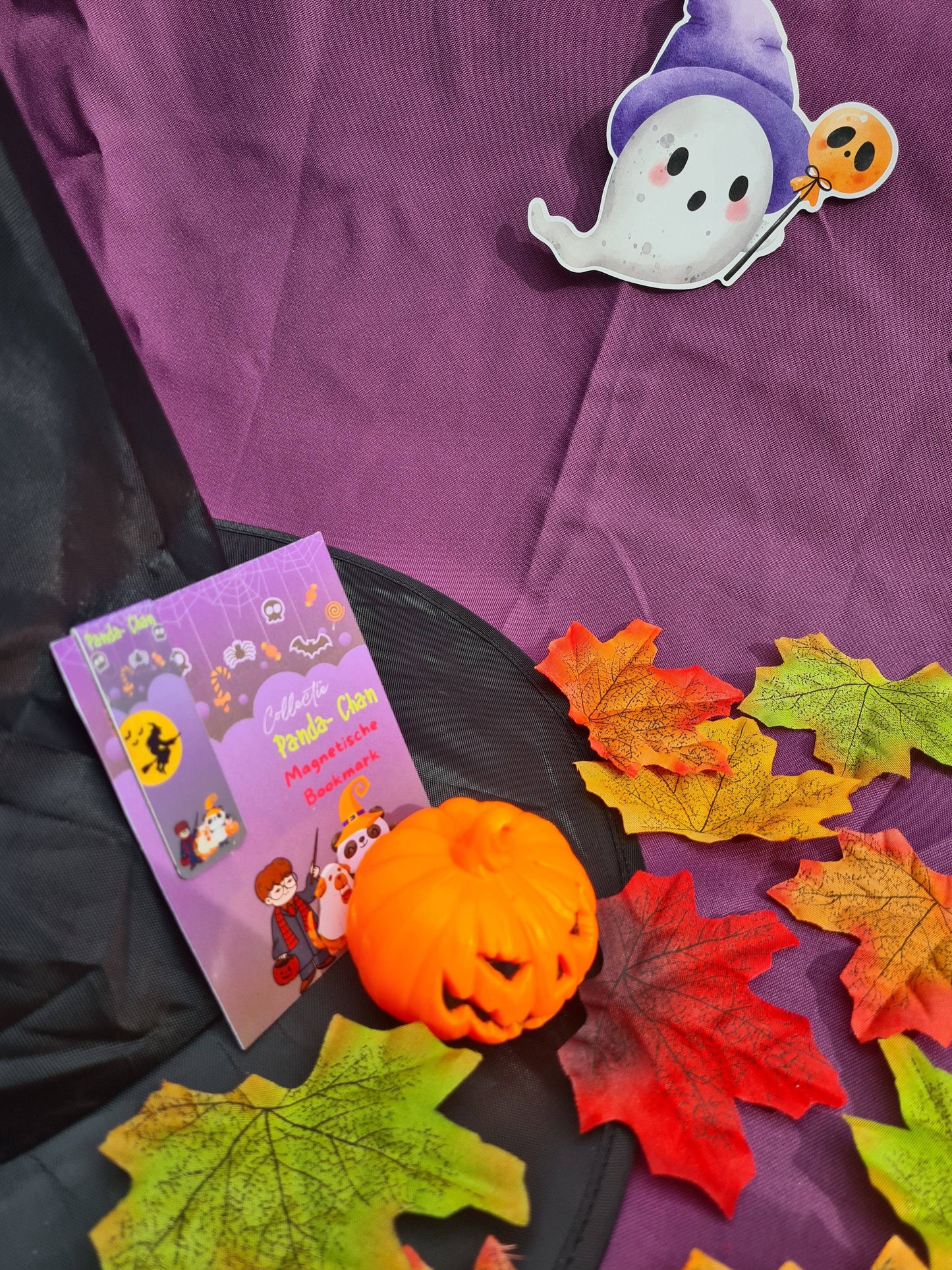 Magnetische bookmark uit de Collectie Panda-Chan met Halloween-thema, schattige en speelse ontwerpen van Panda-Chan.