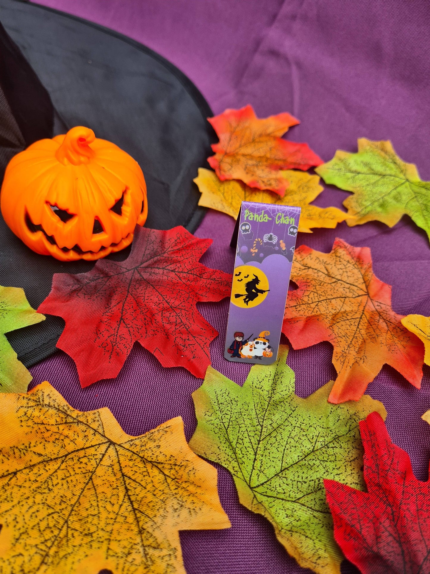 Magnetische bookmark uit de Collectie Panda-Chan met Halloween-thema, schattige en speelse ontwerpen van Panda-Chan.