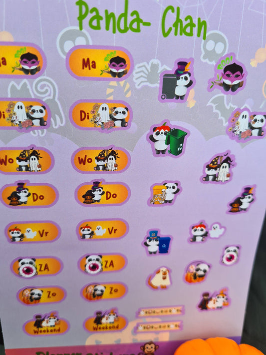 Vinyl planner stickers uit de Collectie Panda-Chan met Halloween-thema, schattige en grappige ontwerpen van panda’s in vampier- en spookstijlen, formaat 11 x 16 cm, beschikbaar in matte en glans afwerking.