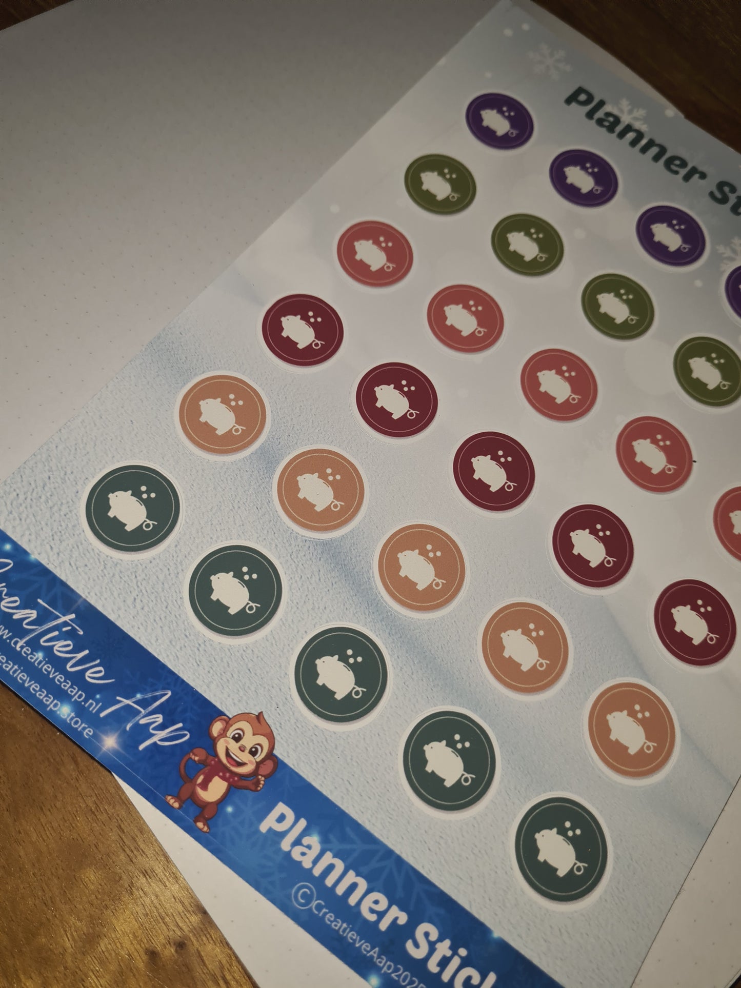 Planner stickers met spaarvarken design in verschillende kleuren, ideaal voor financiële planning en DIY-projecten.