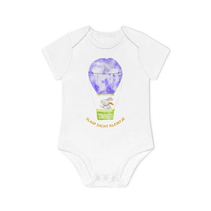 Slaap Zacht Kleintje Romper – Kawaii Romper met Konijn in Luchtballon | Biokatoen in 5 Kleuren Printify