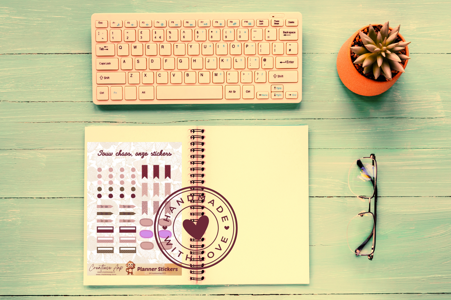 Planner stickers “Accessoires” in herfstkleuren 🍂📌✨ – met to-do’s, bullets en banners. Handgemaakt design van Creatieve Aap, verkrijgbaar in A6 en A5 formaat, matte of glans afwerking.