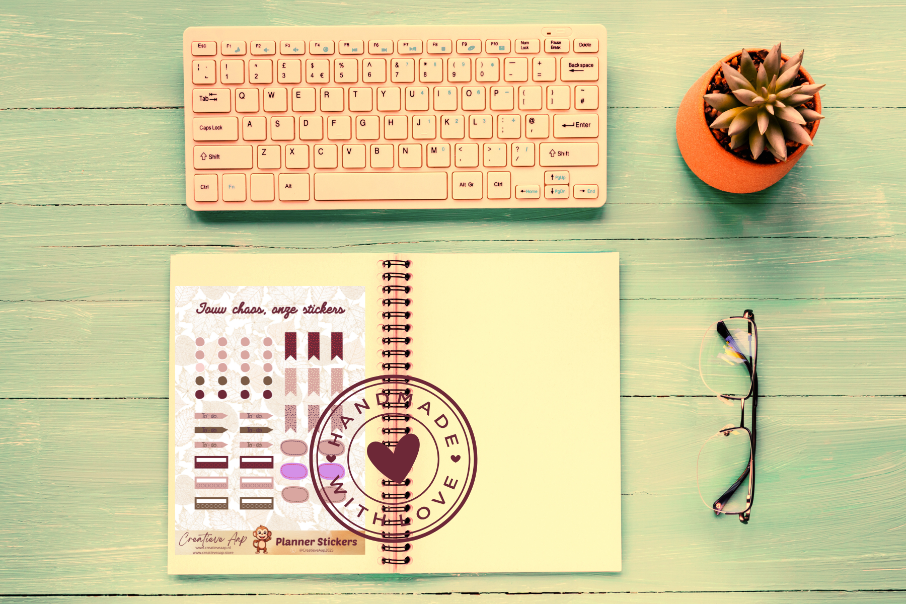 Planner stickers “Accessoires” in herfstkleuren 🍂📌✨ – met to-do’s, bullets en banners. Handgemaakt design van Creatieve Aap, verkrijgbaar in A6 en A5 formaat, matte of glans afwerking.