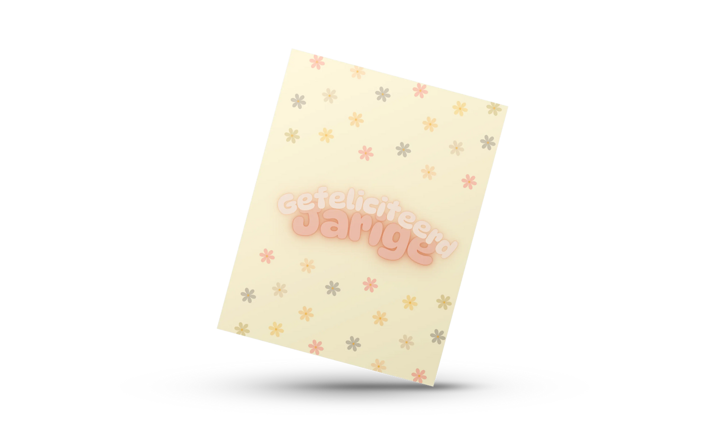 Handgemaakte A6 verjaardagskaart met retro bloemen en tekst ‘Gefeliciteerd Jarige’ in pastelkleuren