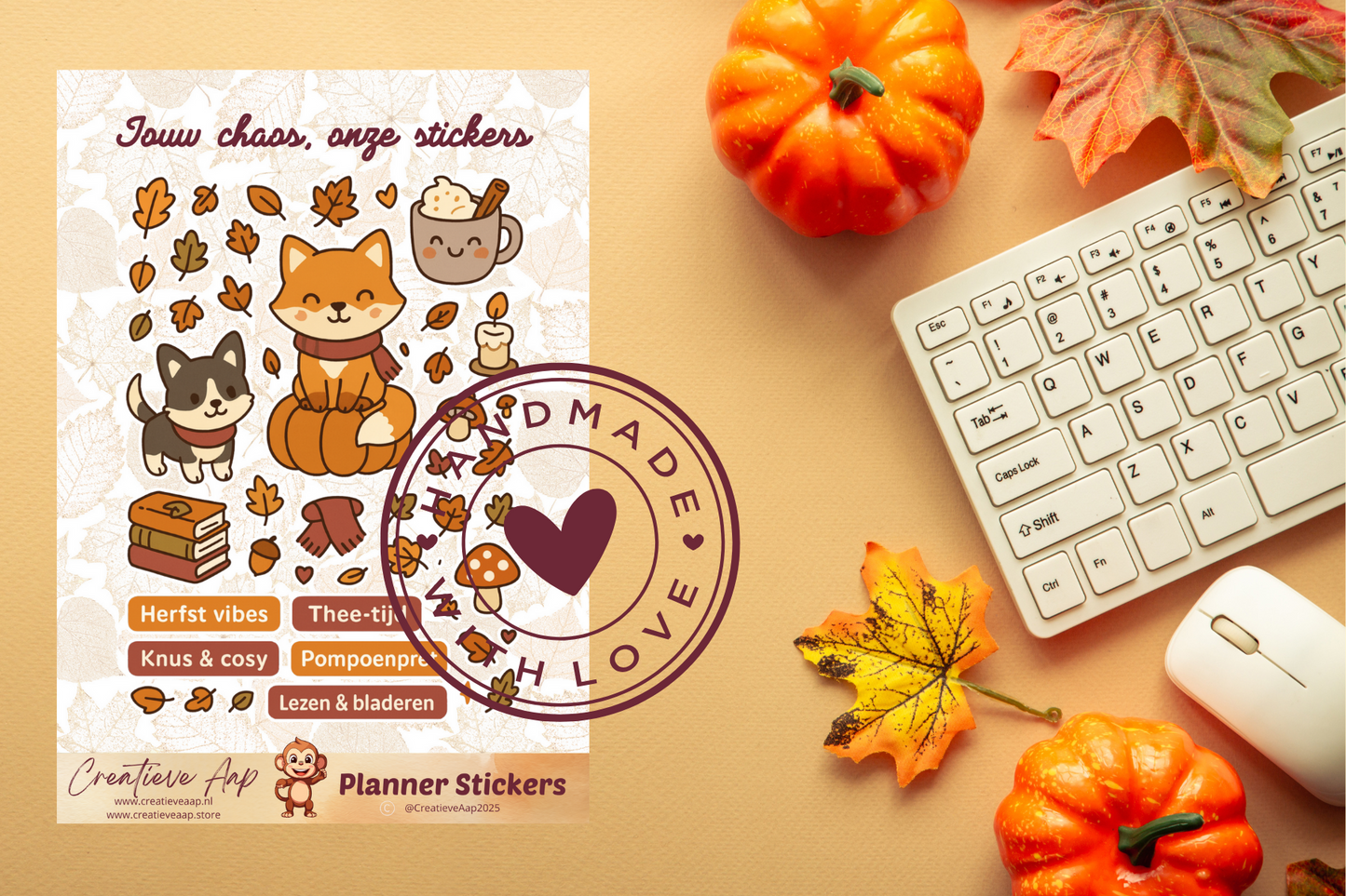 Planner stickers “Herfst Accessoires” in kawaii anime stijl 🍂✨ – met pompoenen, thee, kaarsjes en bladeren. Verkrijgbaar in A6 & A5, matte of glans afwerking.