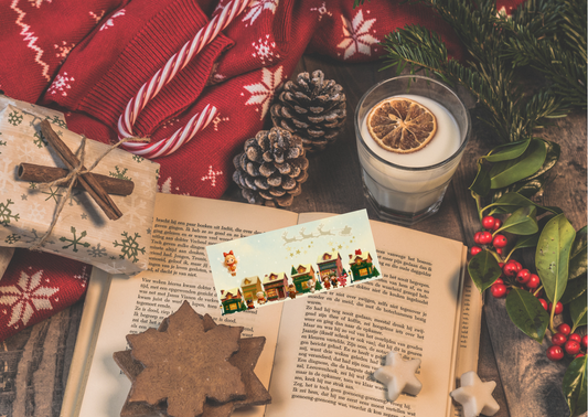 📚✨ Boekenlegger – Midwinter Village (Handgemaakt | 5,5 x 12,5 cm) Winkelstraat