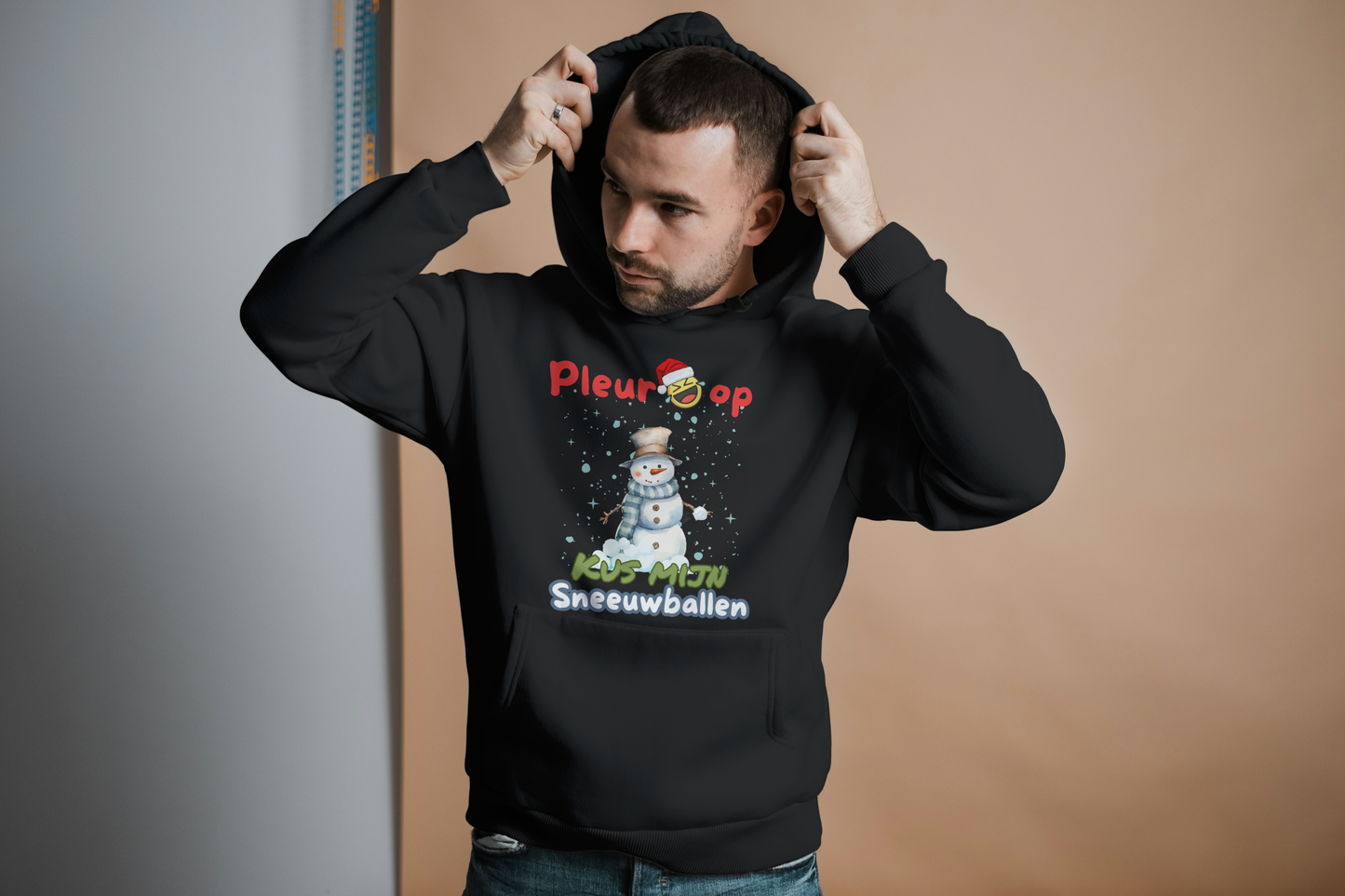 Zwarte Hoodie "Pleur Op, Kus Mijn Sneeuwballen" - Humoristische Kerst Hoodie (S-2X