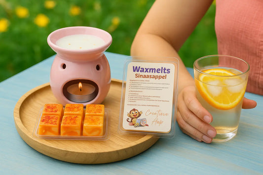 Waxmelts Sinaasappel van Creatieve Aap – handgemaakte oranje geurblokjes van 80g op dienblad met waxbrander en vrolijk label