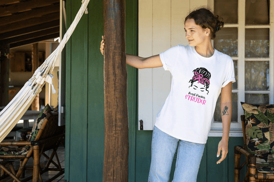 Witte Katoenen Shirt Handbedrukt met Vrouwen Gezicht en Roze Print Strik - Borstkanker Strijder