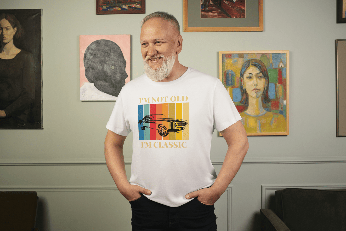 Handbedrukt Wit Katoenen T-shirt met Vinylbedrukking - "I Am Not Old, I Am Classic" met Oldskool Wagen